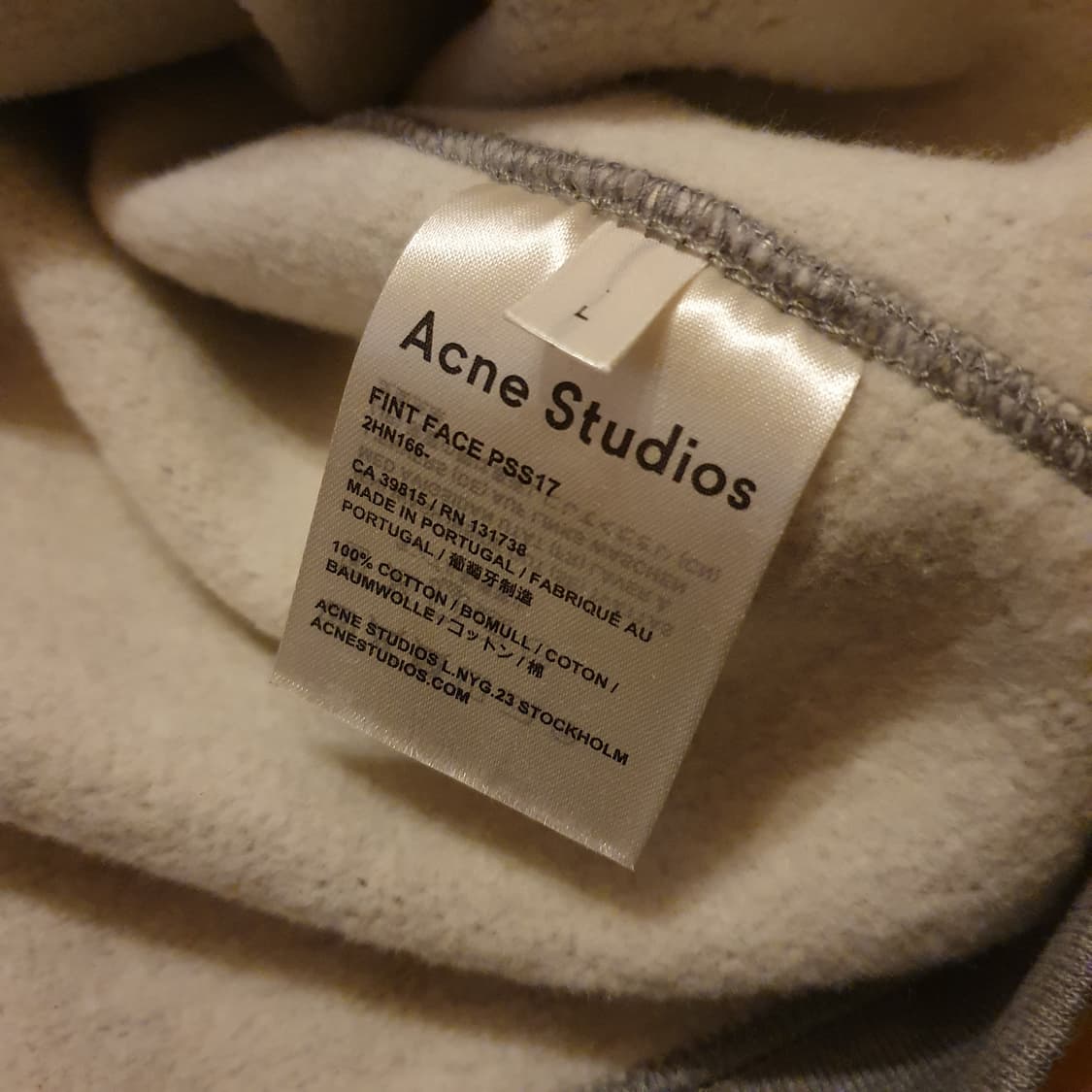 아크네 핀트페이스 맨투맨 상품이미지7