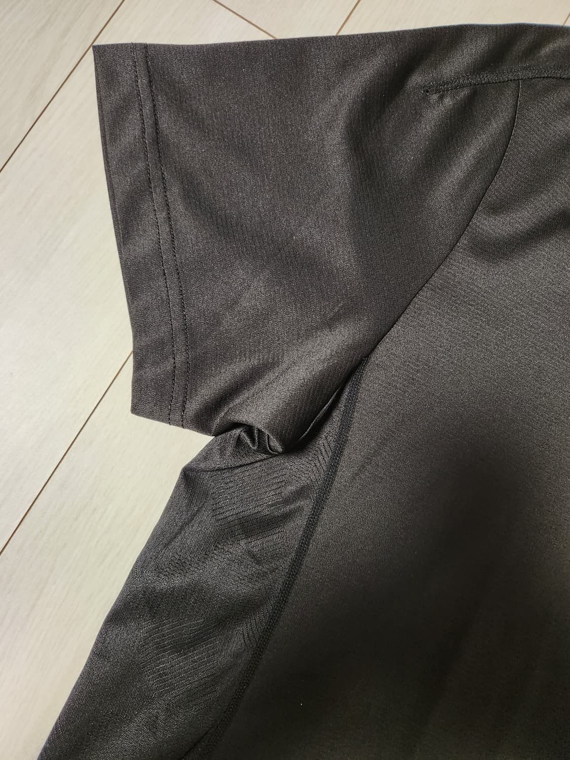 데상트 반팔티 KQJ 남성 자가드 반팔 티셔츠 SM121TTS25 BLK 상품이미지7