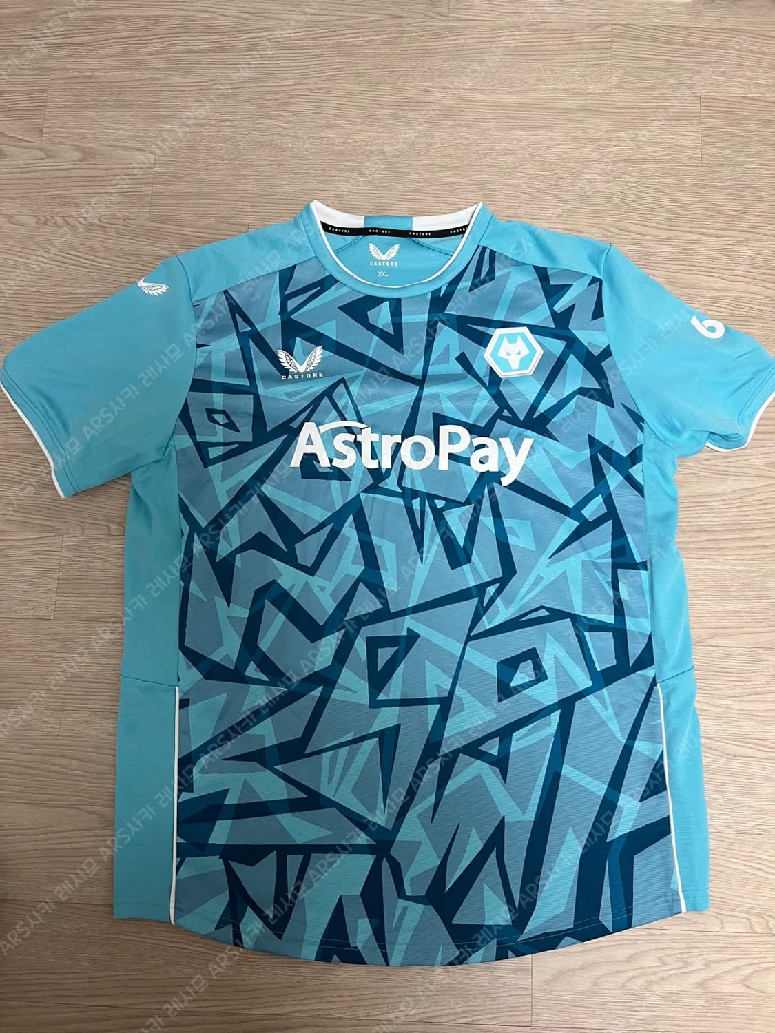 울버햄튼 원더러스 시즌 23 24 유니폼 상품이미지1