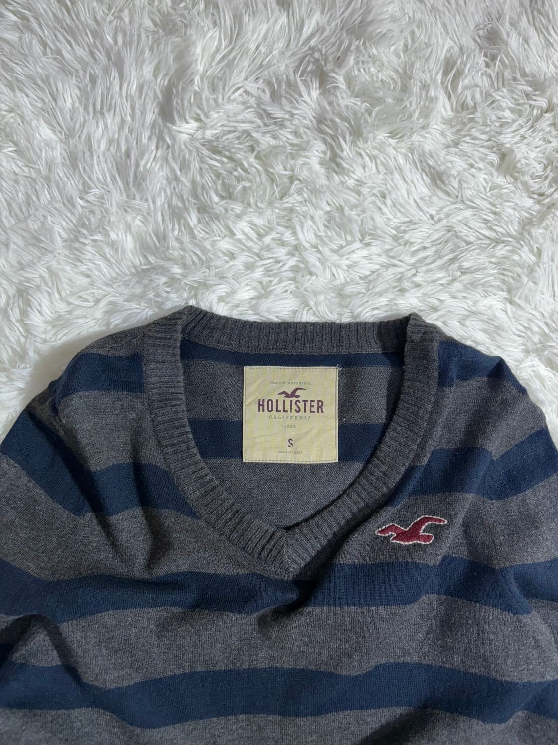 홀리스터 스몰로고 브이넥 니트  상품이미지6