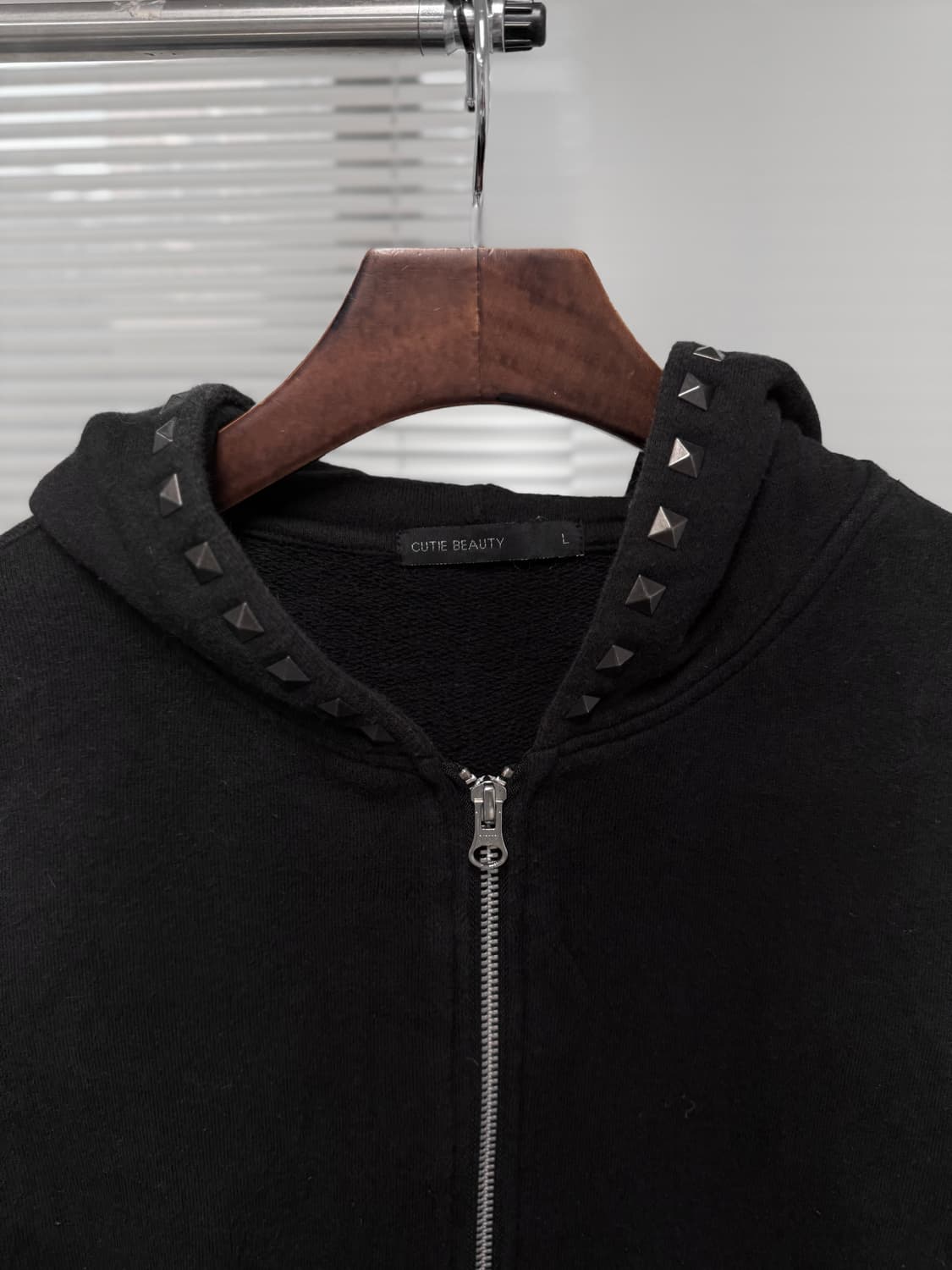 cutie beauty 스터드 후드 집업 상품이미지2