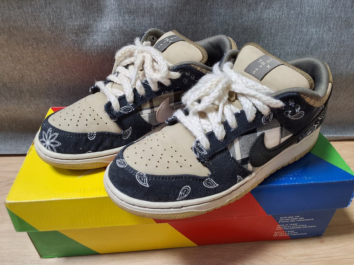 나이키 x 트래비스 스캇 SB 덩크 로우 상품이미지1