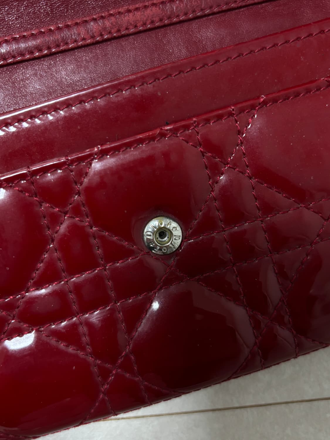 디올 레이디디올 까나쥬 체인 장지갑 레드 상품이미지5