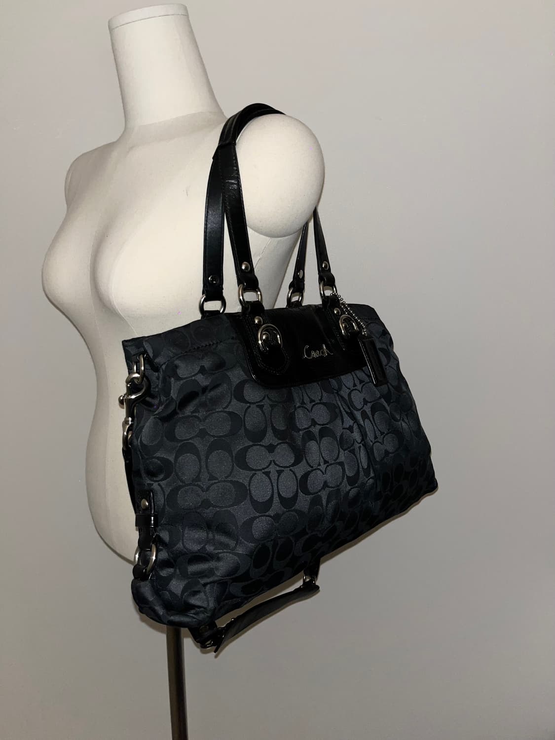 Coach All Black Shoulder bag 상품이미지3