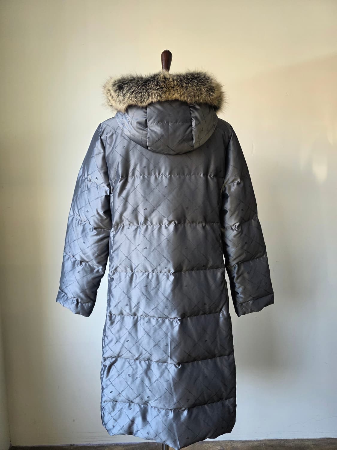 courreges 올오버 모노그램 롱 덕다운 패딩/블루 폭스퍼 상품이미지2