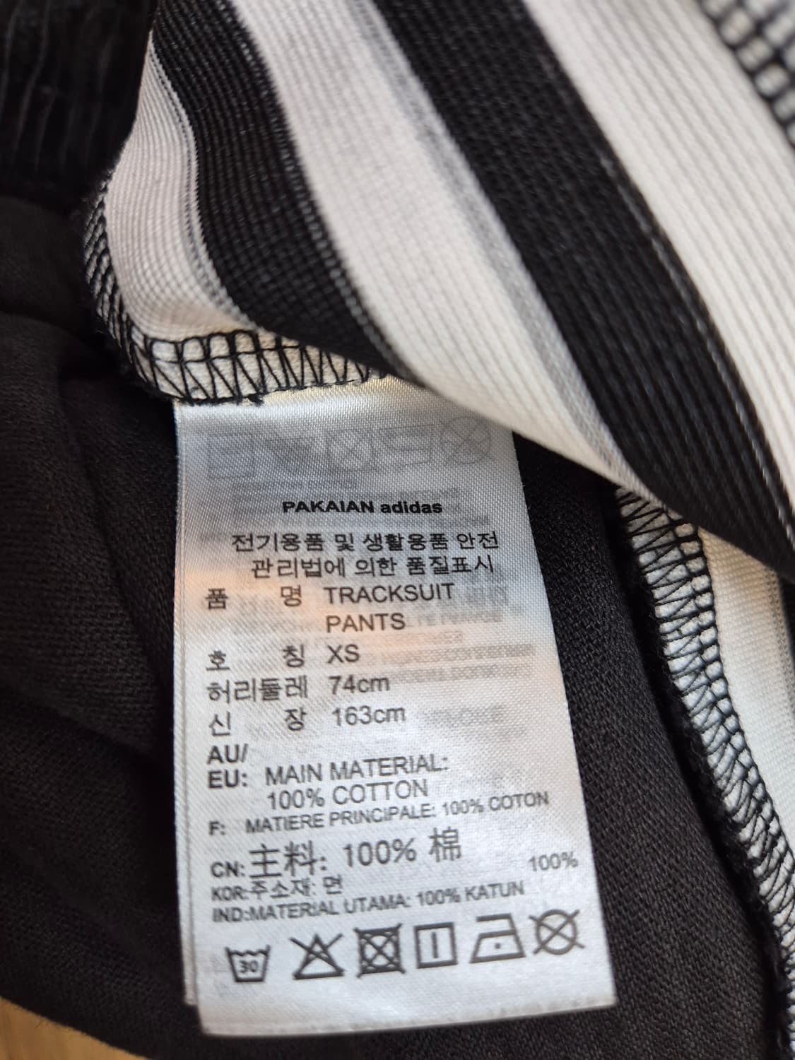 검정색 아디다스 코듀로이 트레이닝 바지 XS사이즈입니다. 코듀로이 소재라 상품이미지6