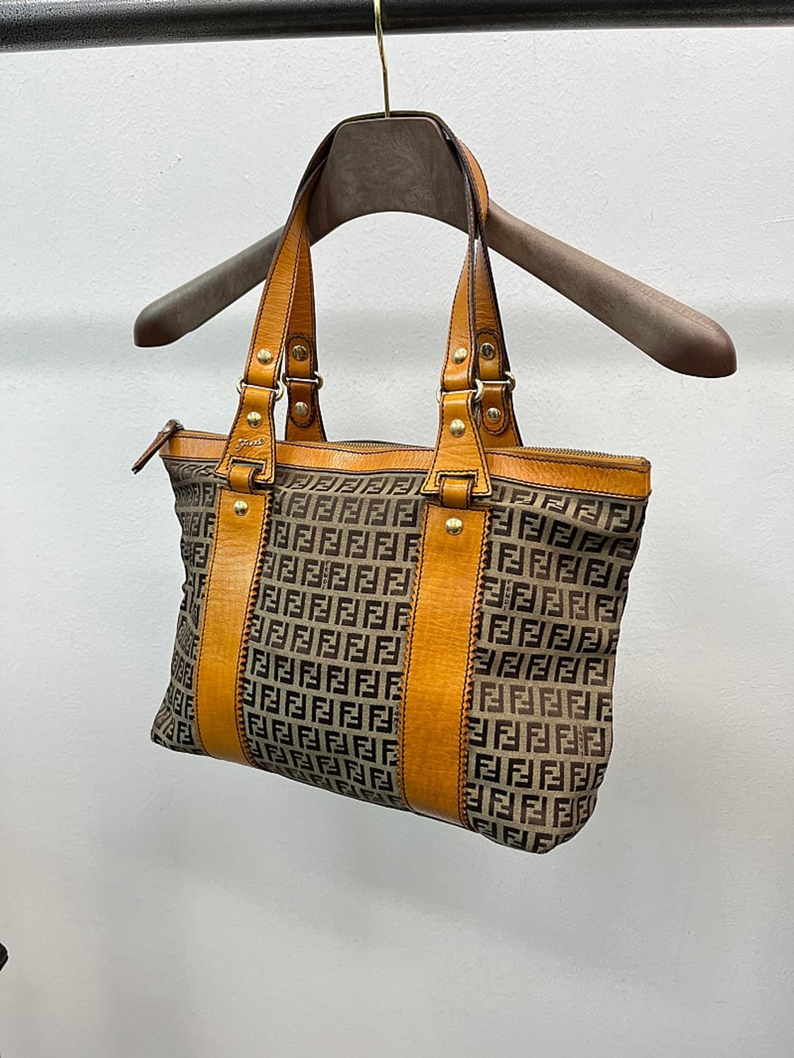 펜디 FF로고 빈티지 도트백  상품이미지1