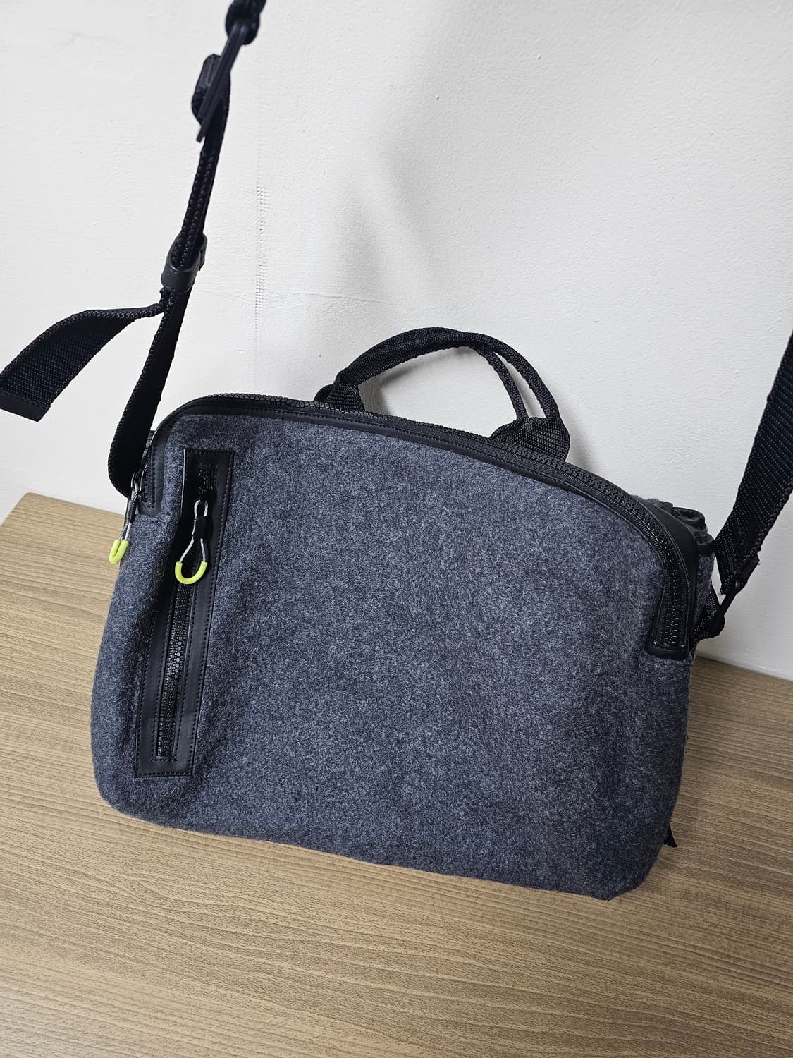 스톤아일랜드 와펜 메신저백 상품이미지3