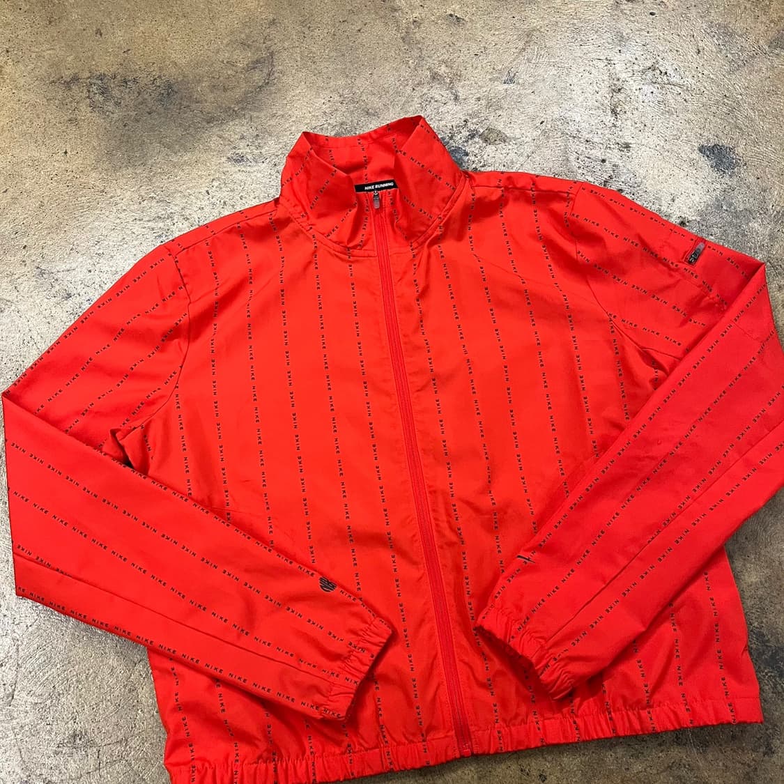 [정품/M] 나이키 러닝 바람막이 레드 NIKE 로고 패턴 b17 상품이미지1