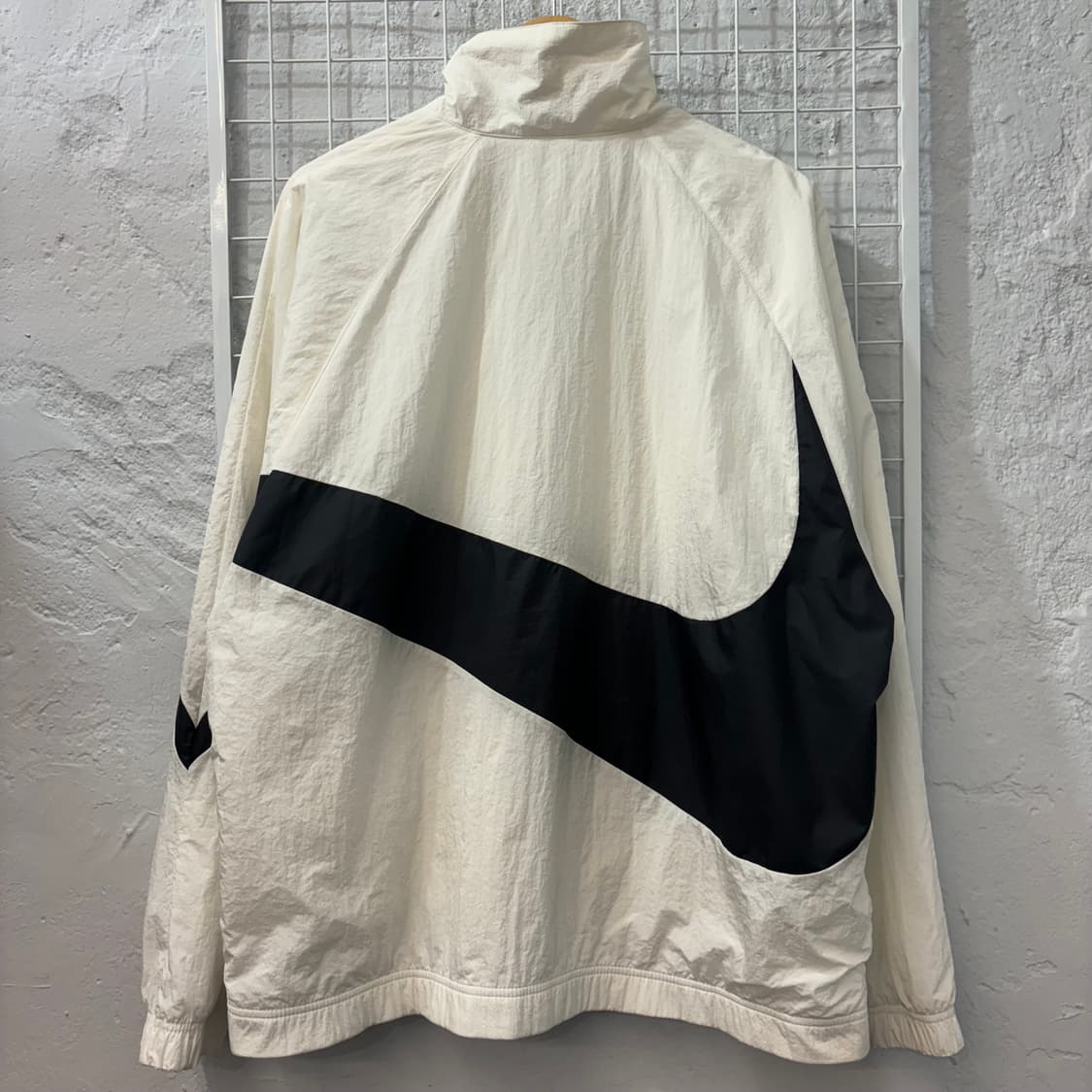 나이키 빅 스우시 흰 검 바람막이 자켓 2XL 상품이미지2