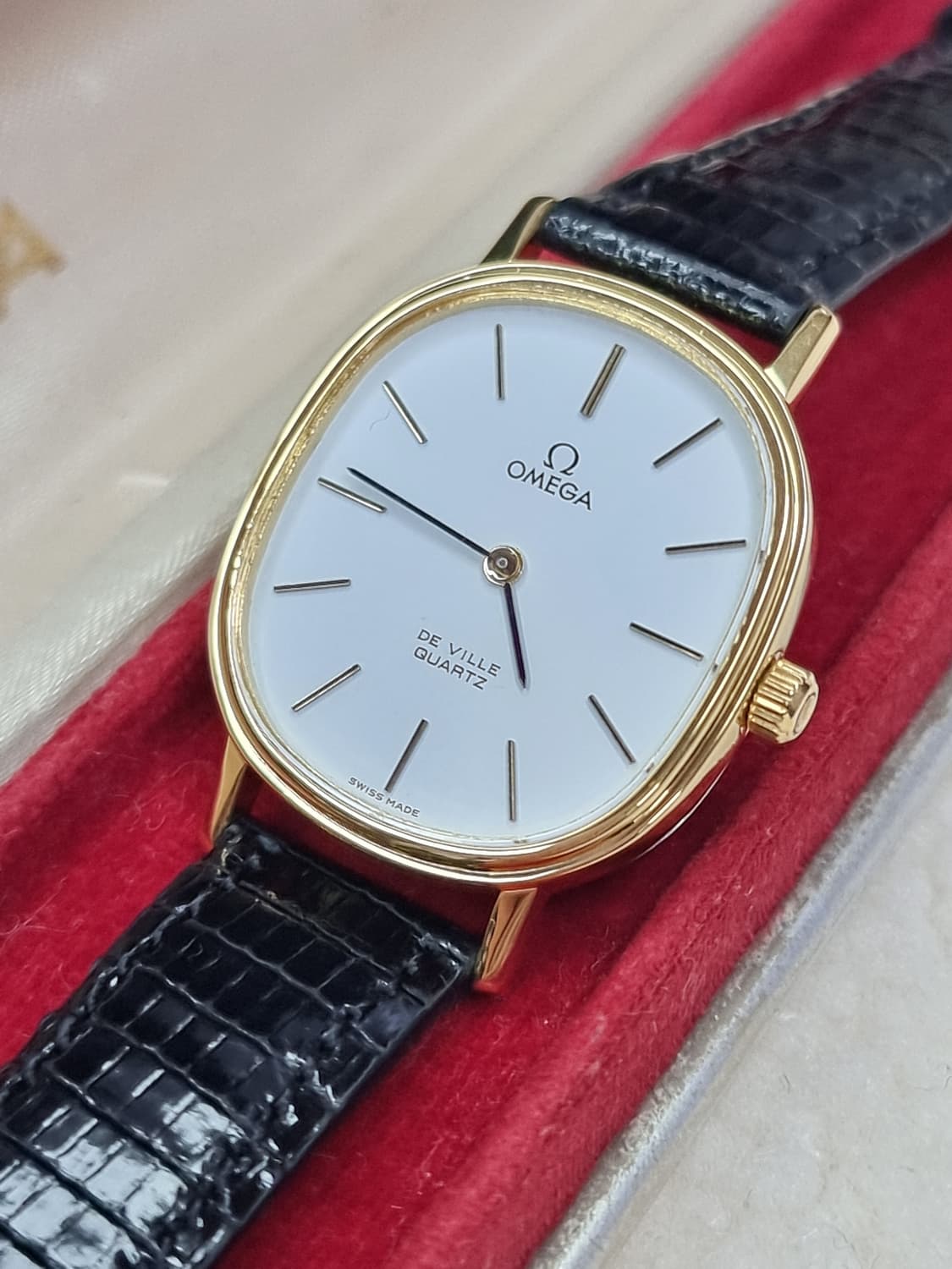 오메가 드빌 앨립스 화이트 다이얼 쿼츠 남여공용 시계 상품이미지2