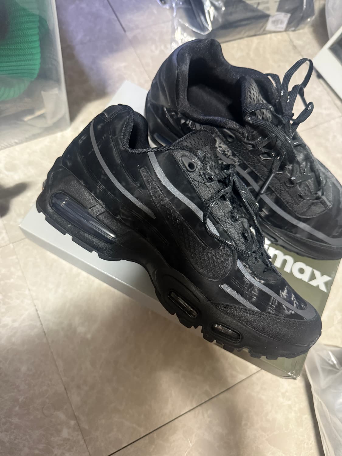 275사이즈 나이키 웍스아웃 에어맥스95 블랙 상품이미지1