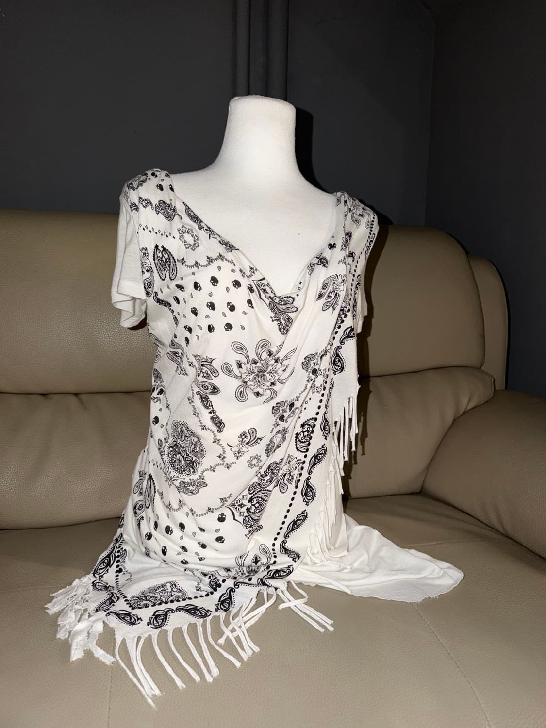 Bandana cascade drape printing top 상품이미지1