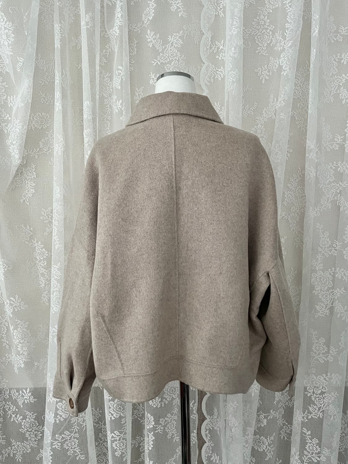 66) 리스트 핸드메이드 숏 코트 베이지 상품이미지4