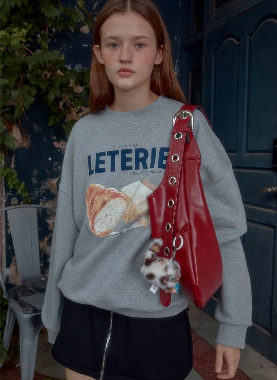 레터리 스터드 버클 리버시블 숄더백 레드 상품이미지3