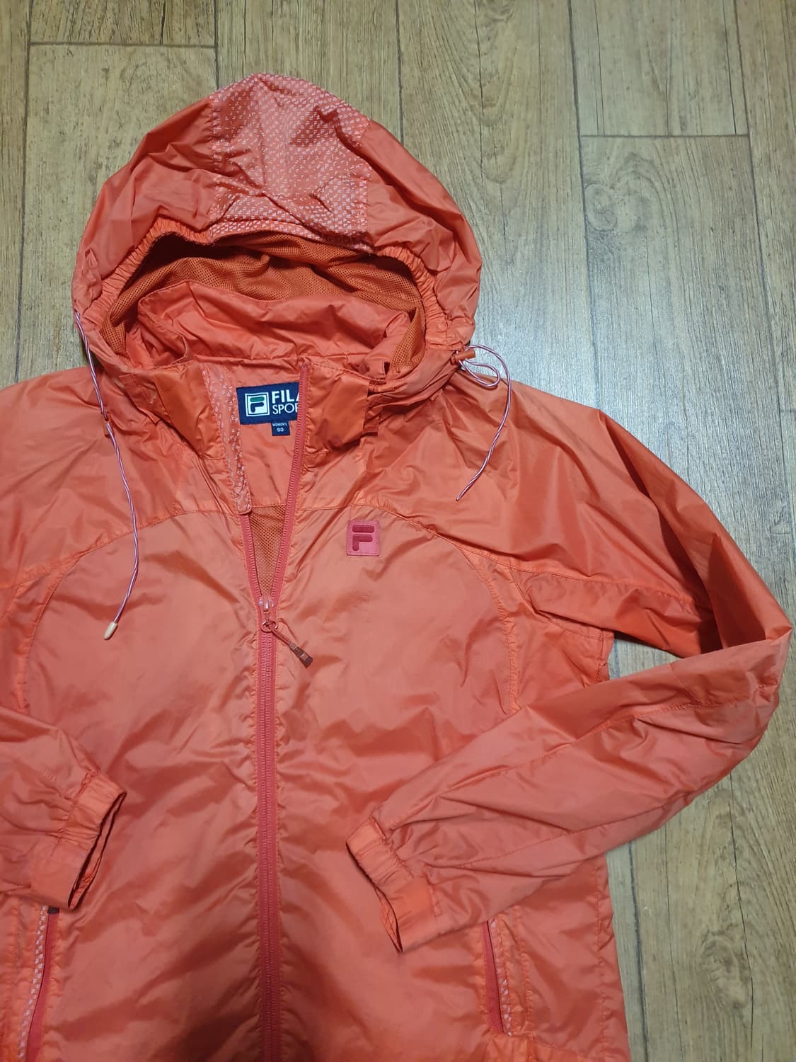 1143 휠라 스포츠 여성바람막이 95 사이즈입니다 상품이미지3