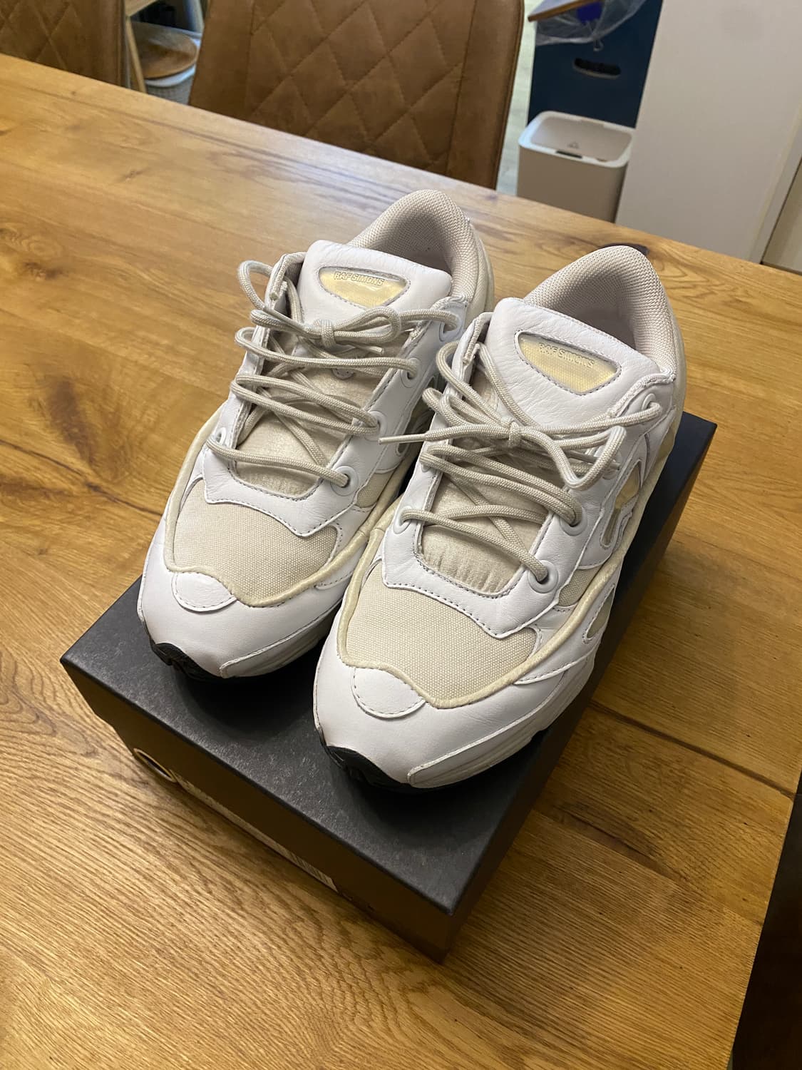 라프시몬스 오즈위고 화이트 260 상품이미지2