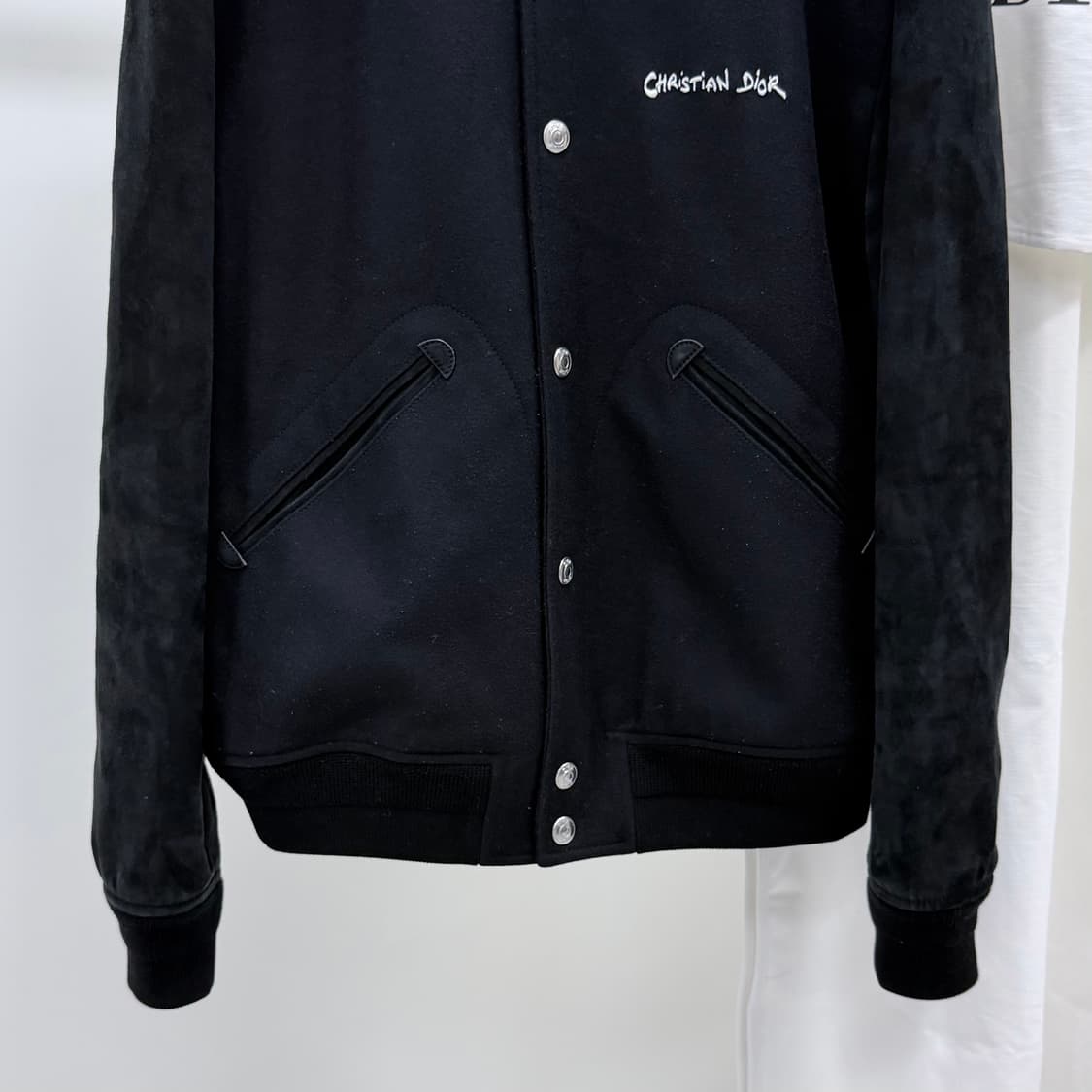 [S+급/50] 24FW 디올 태그 바시티 봄버 자켓 블랙 상품이미지4