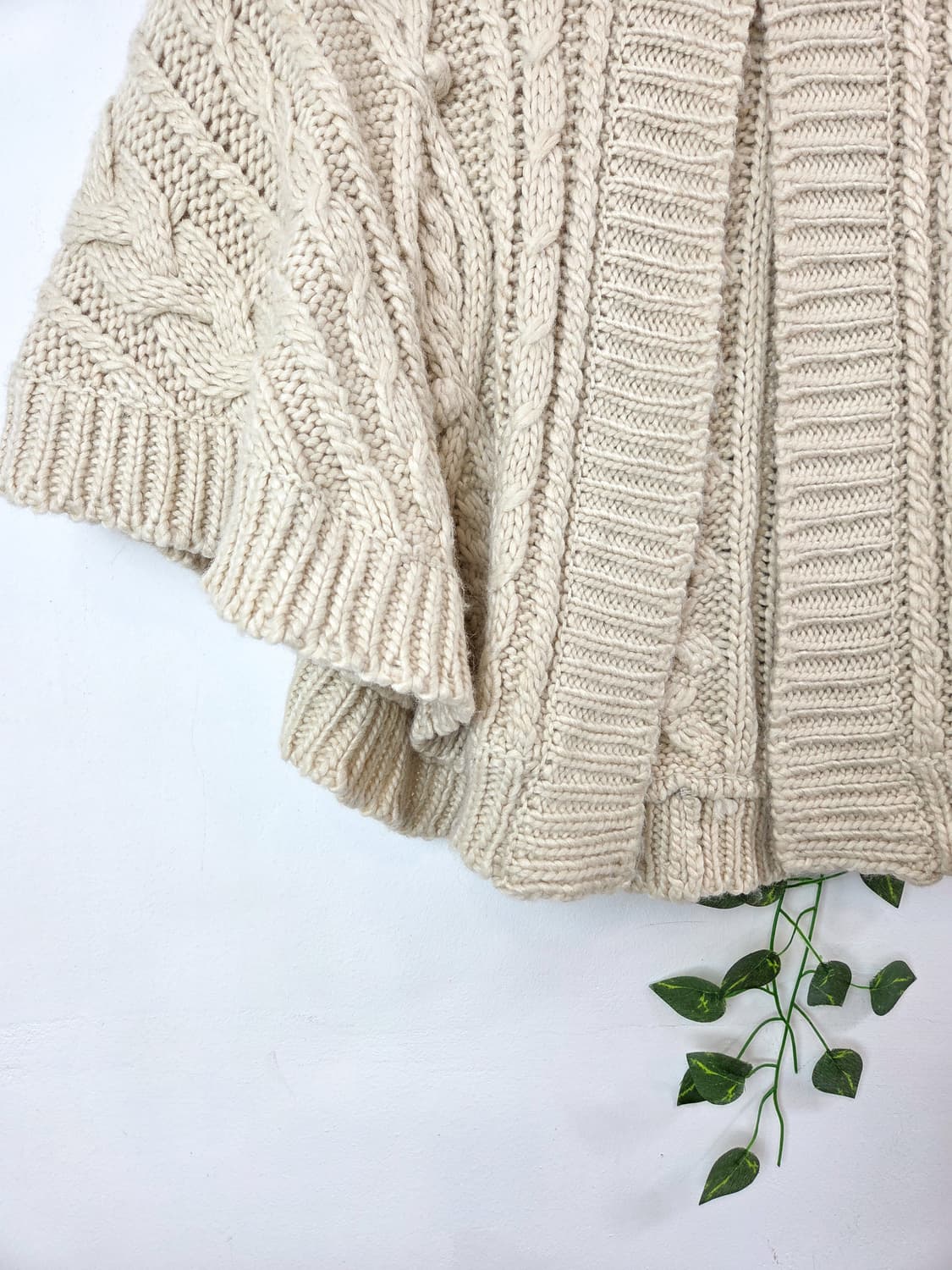 earth music 아이보리 케이프 가디건 상품이미지3