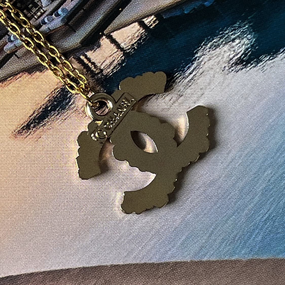 샤넬 블랙 씨쉘컷 CC로고 골드 목걸이 상품이미지5