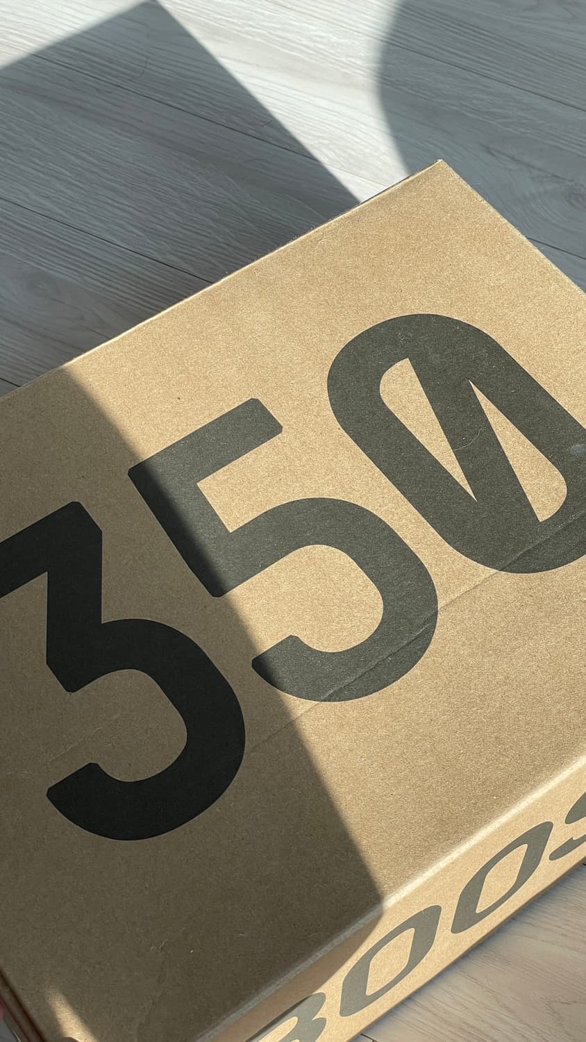 이지부스트 350 v2 시온 240 상품이미지1