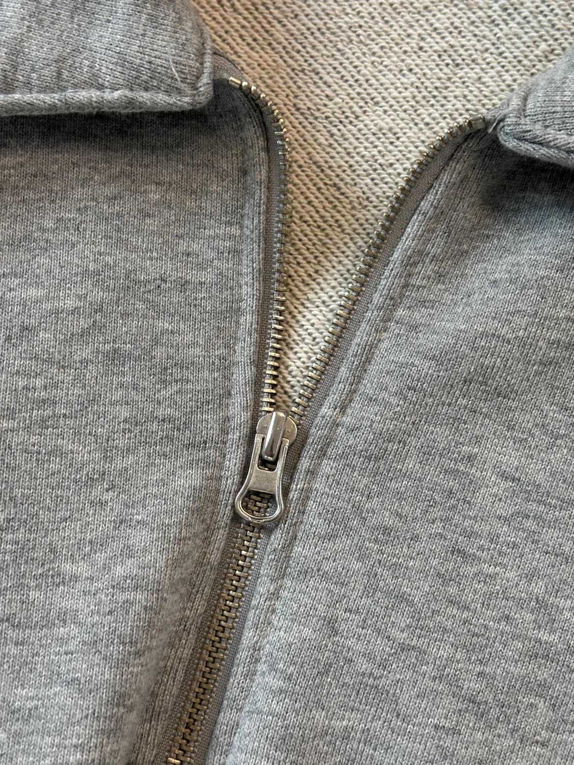 MARITHE 마리떼 프랑소와저버 그레이 크롭 카라 맨투맨  상품이미지4