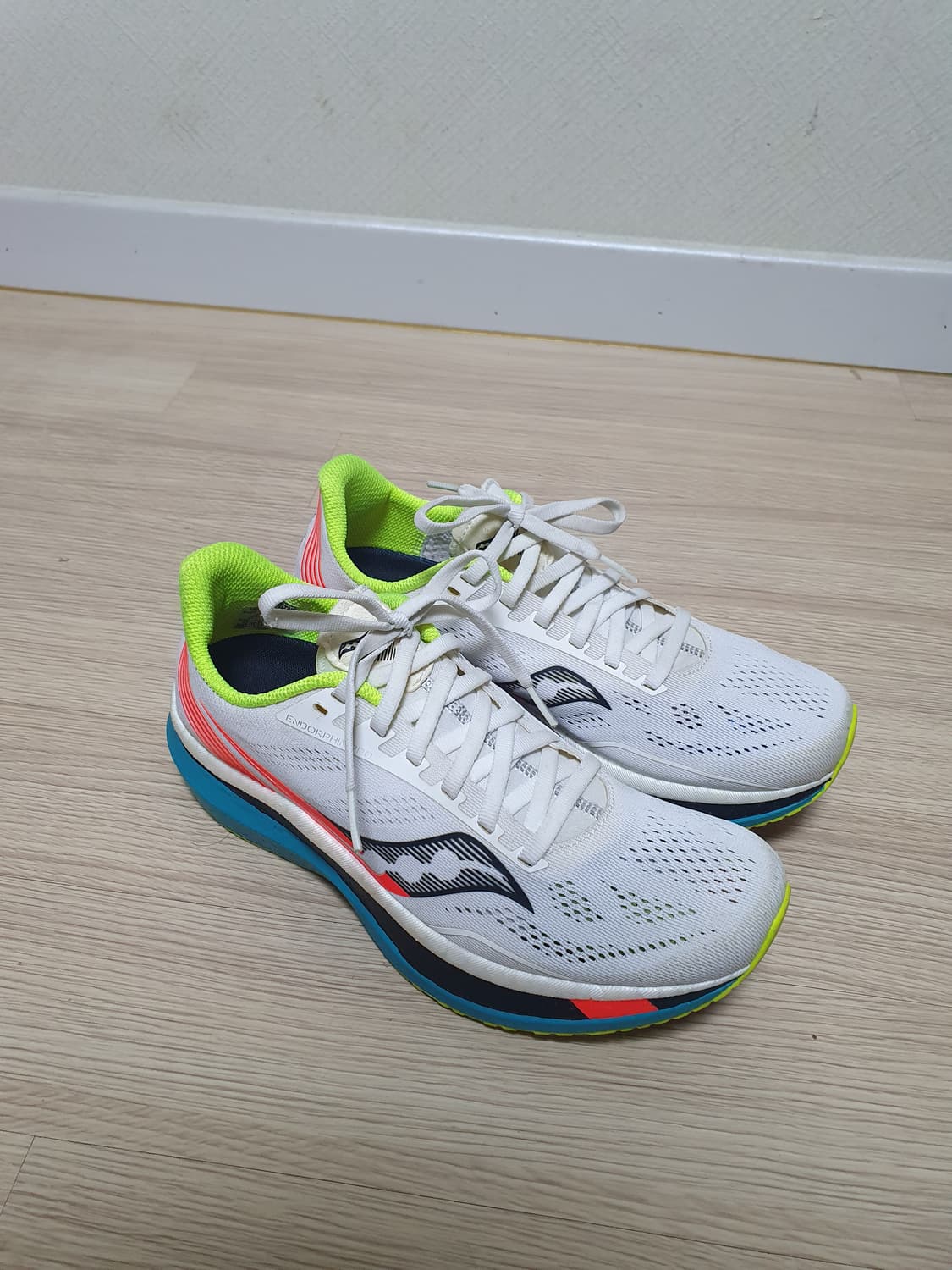 써코니 엔돌핀 프로 러닝화 255 상품이미지2