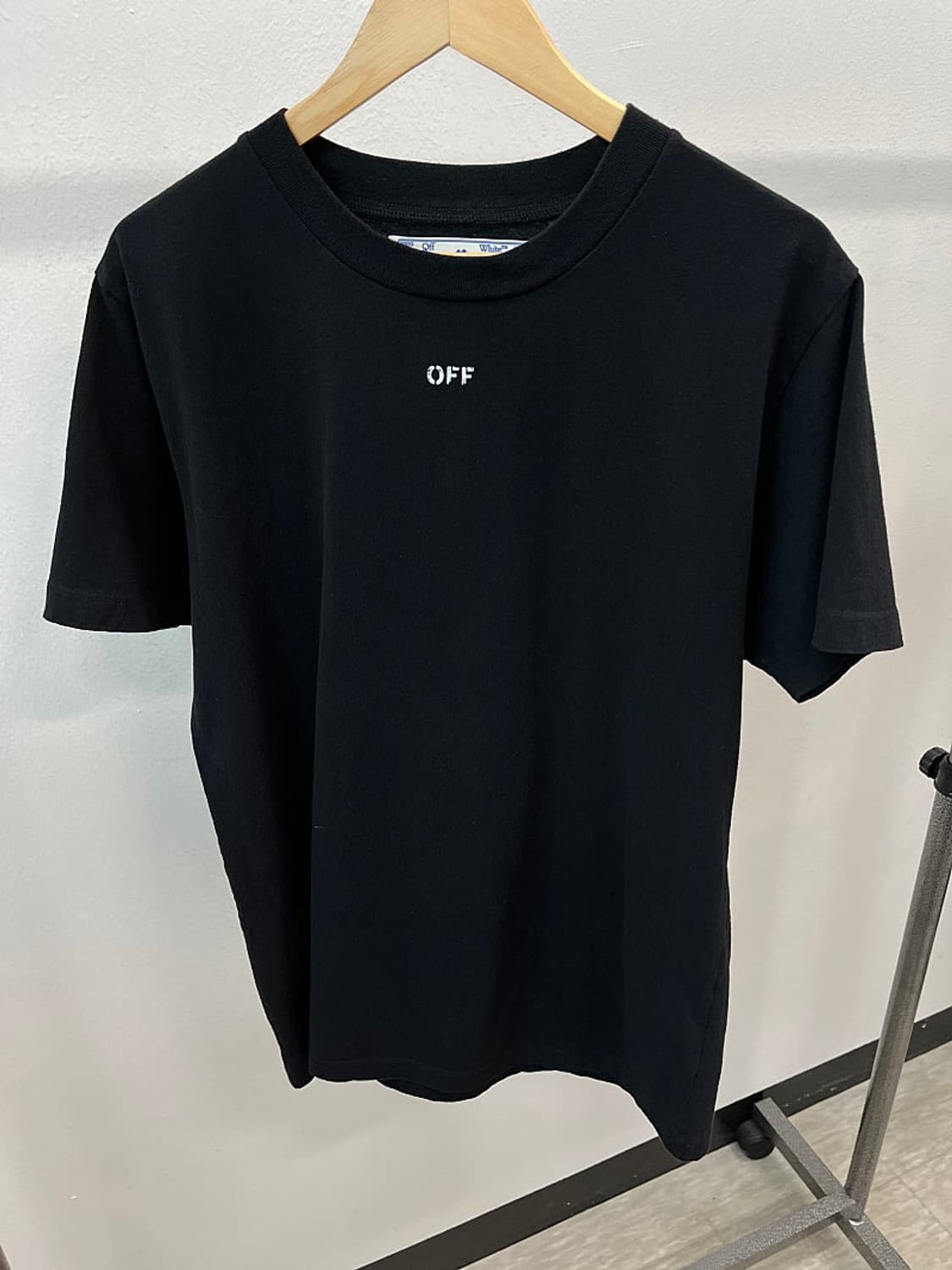 100) 오프화이트 에로우 반팔티  상품이미지2