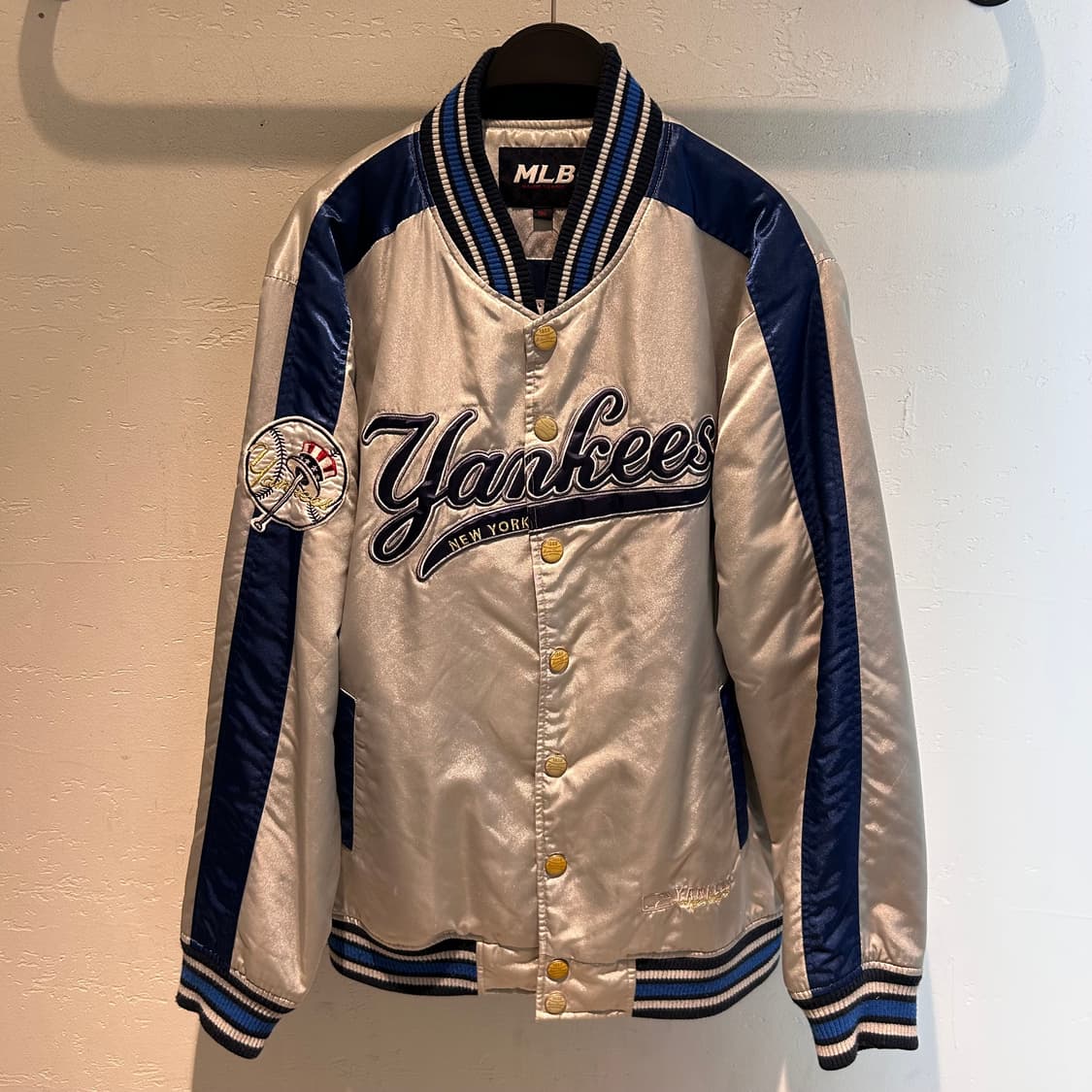 MLB New York Yankees Silver Jacket 상품이미지2