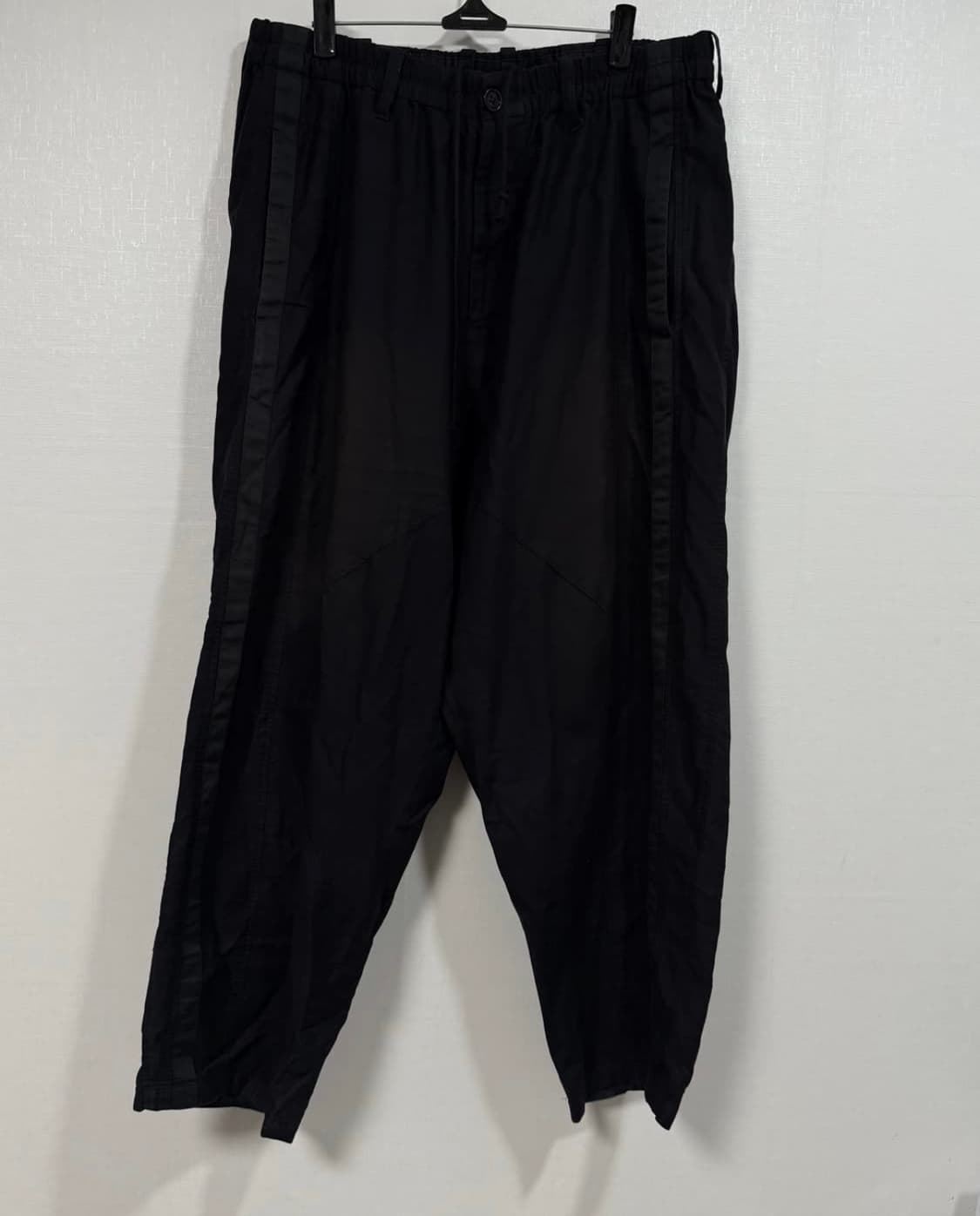 요지야마모토 뿌르옴므 테이프 심 디테일 배기팬츠 상품이미지3