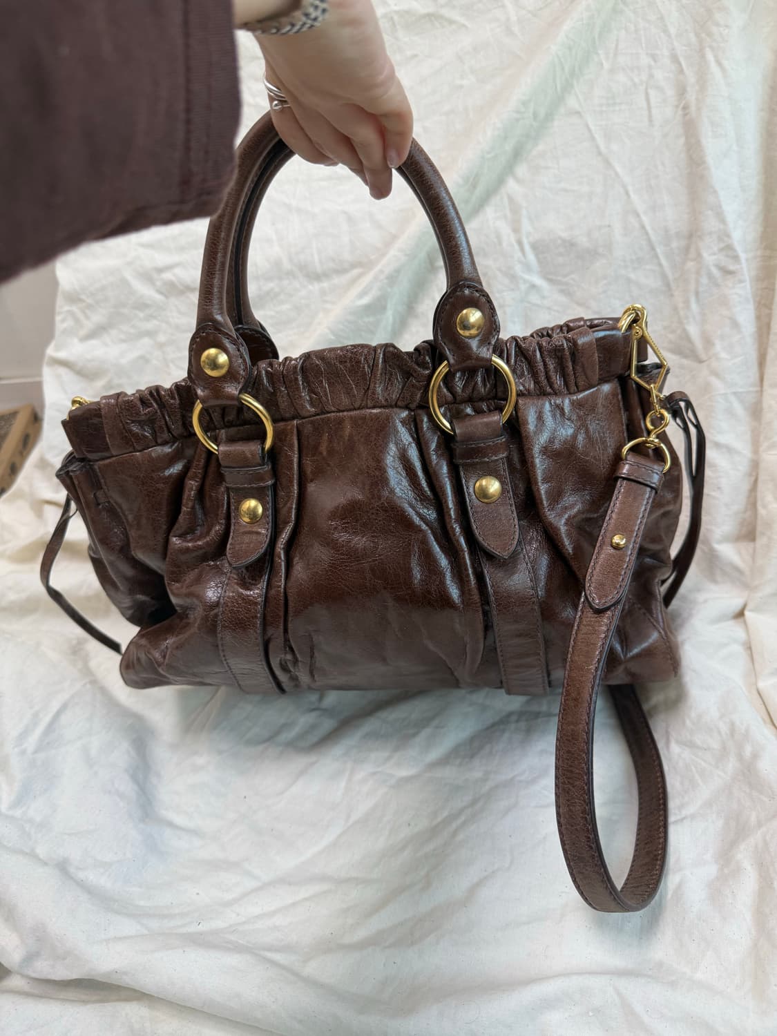 미우미우 브라운 비텔로 백 스칸디백 상품이미지2