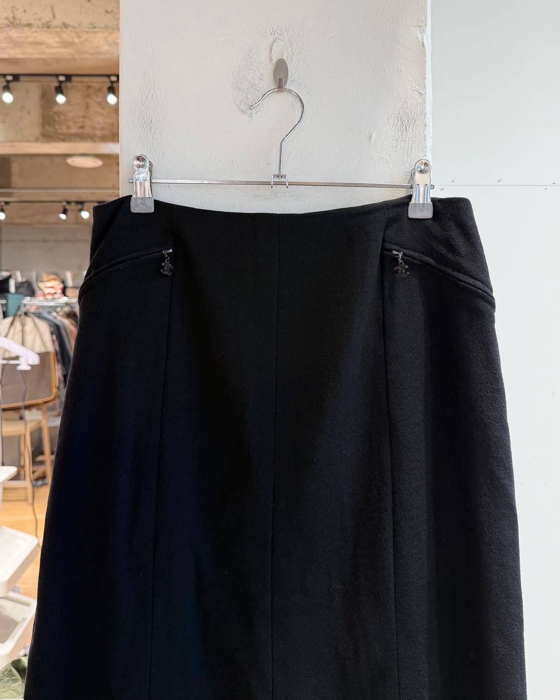 샤넬 블랙 포켓 울 미디스커트 상품이미지3
