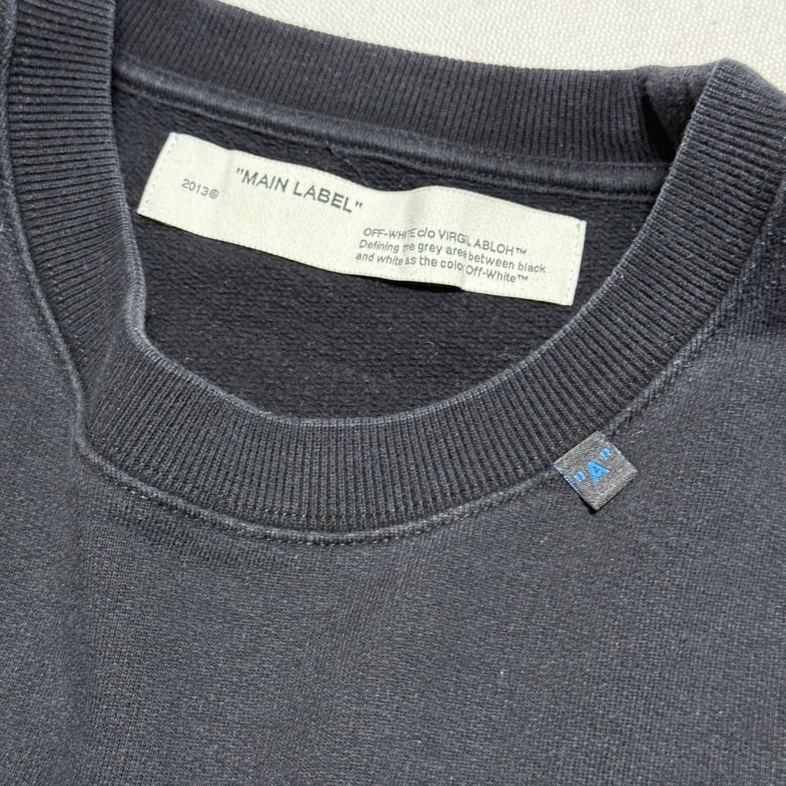 오프화이트 아크릴 애로우 맨투맨 상품이미지4