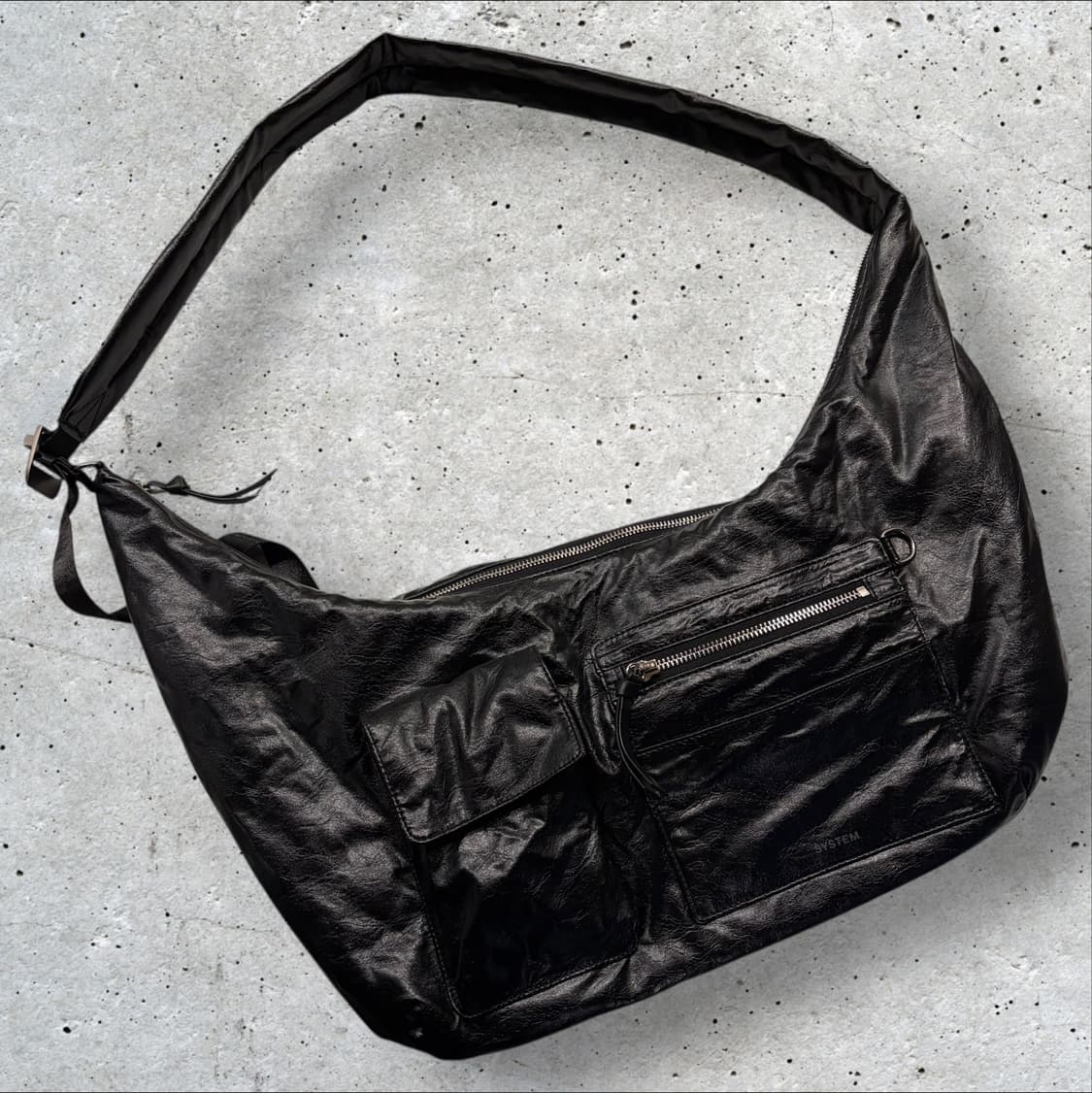 24ss SYSTEM 시스템 크랙 호보백 블랙 레더 상품이미지1