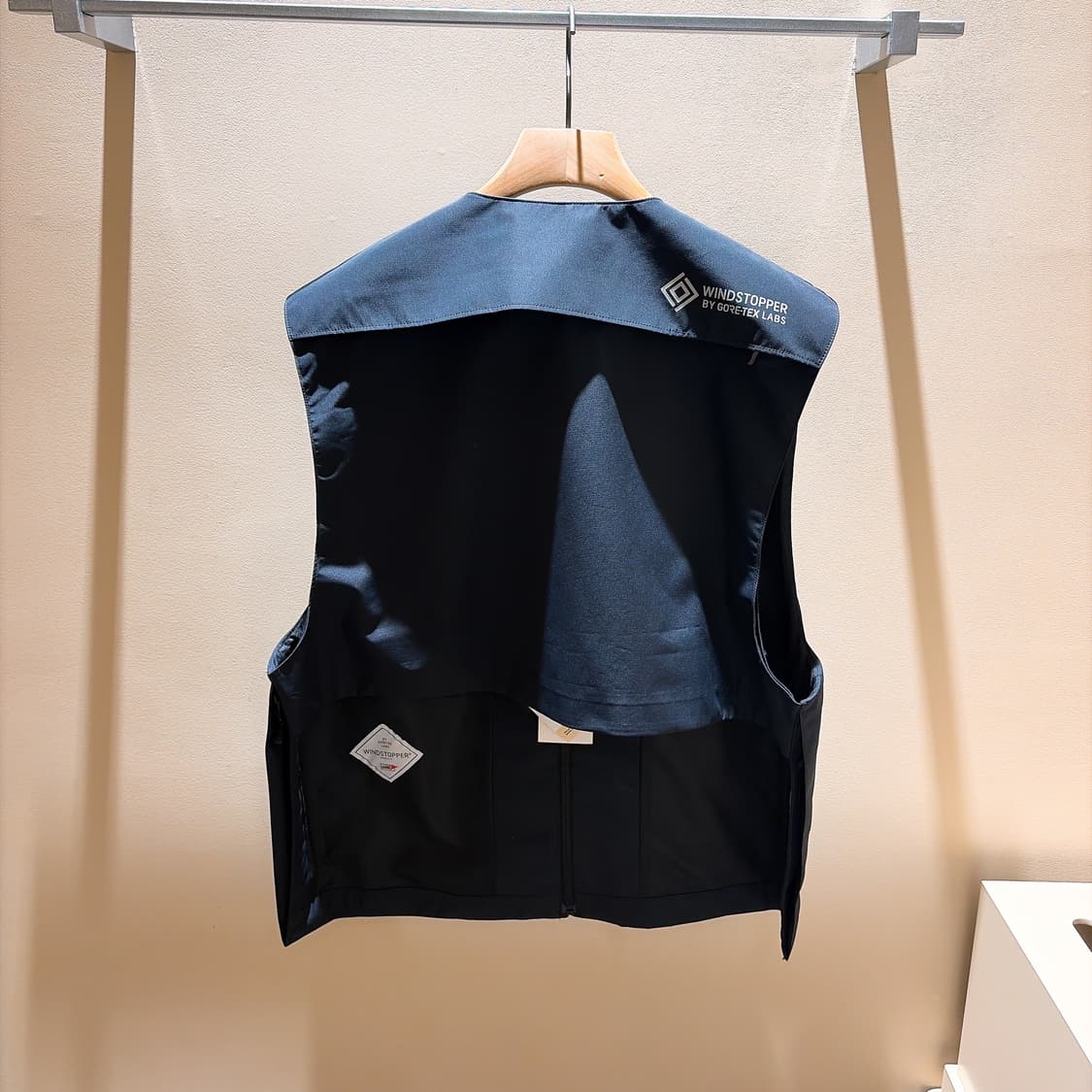 (정품/새상품) D-VEC X ALMOSTBLACK 윈드스토퍼 베스트 상품이미지4