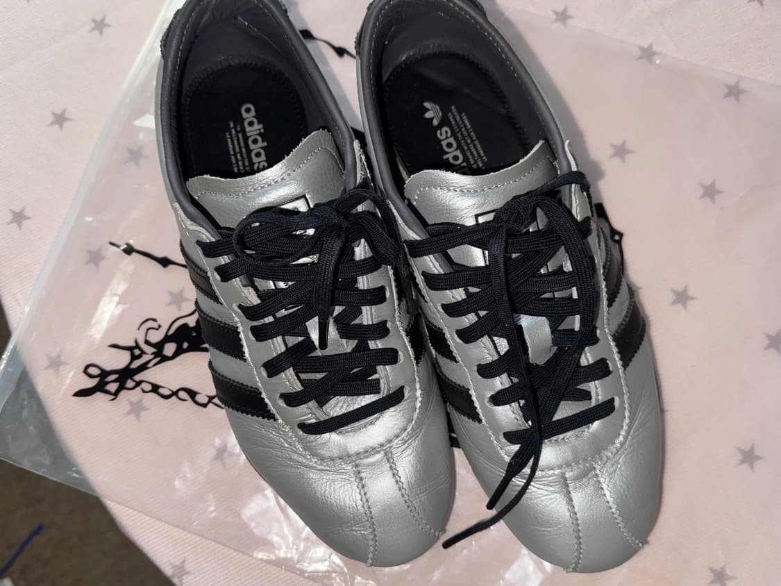 아디다스 도쿄 실버 메탈릭 코어 블랙 235 판매합니다 상품이미지1