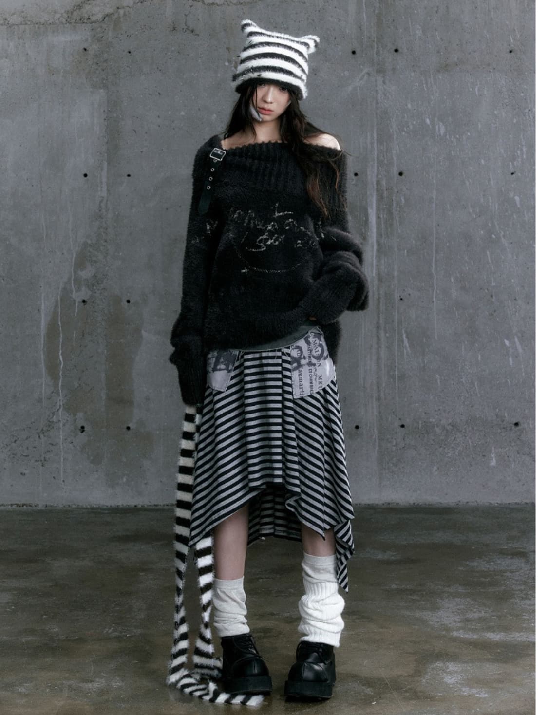 오프숄더 니트 체인 자카드 벨트 롱 스웨터 상품이미지3