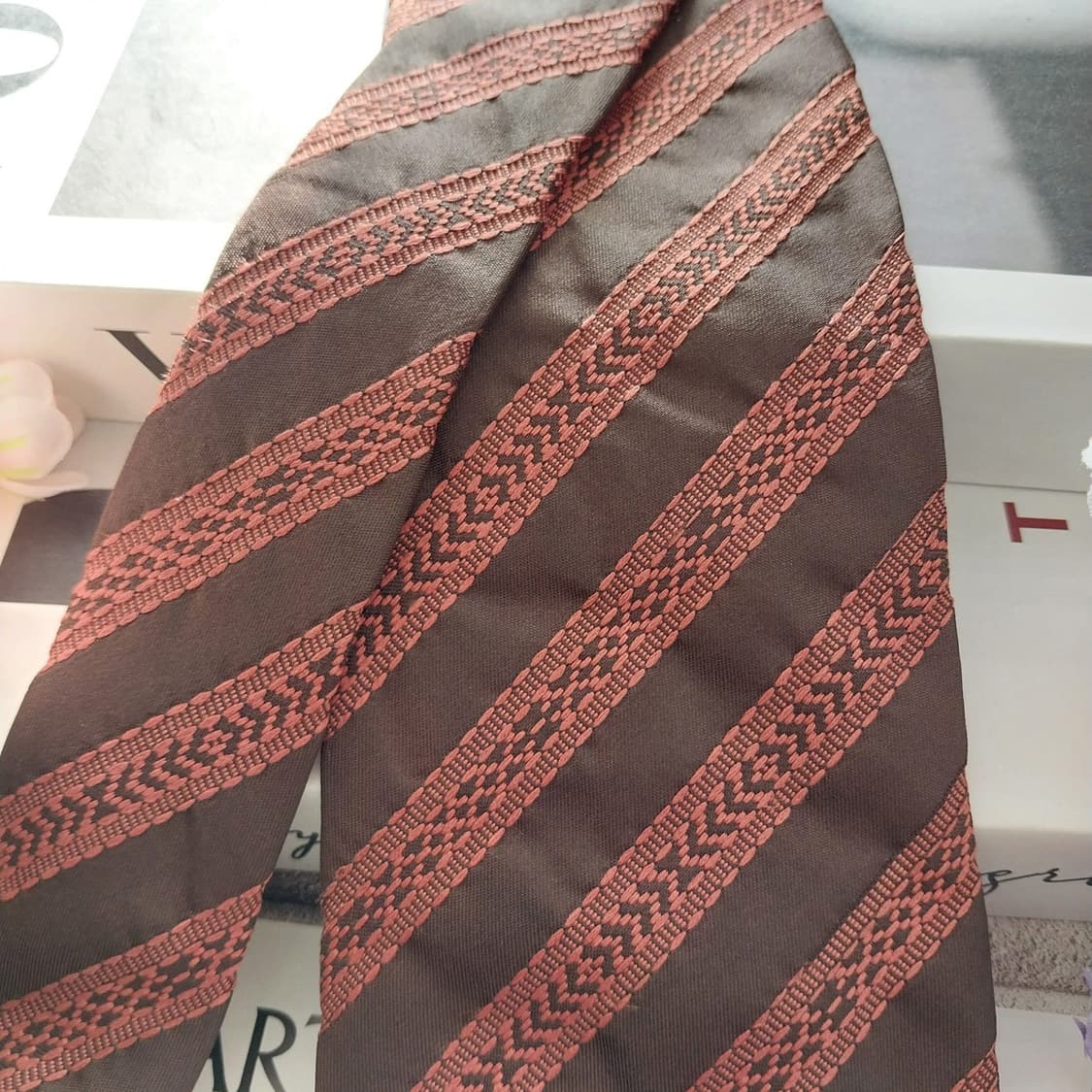 트루사르디 실크 브라운 스트라이프 넥타이 9.2cm A+등급 K1317
 상품이미지3