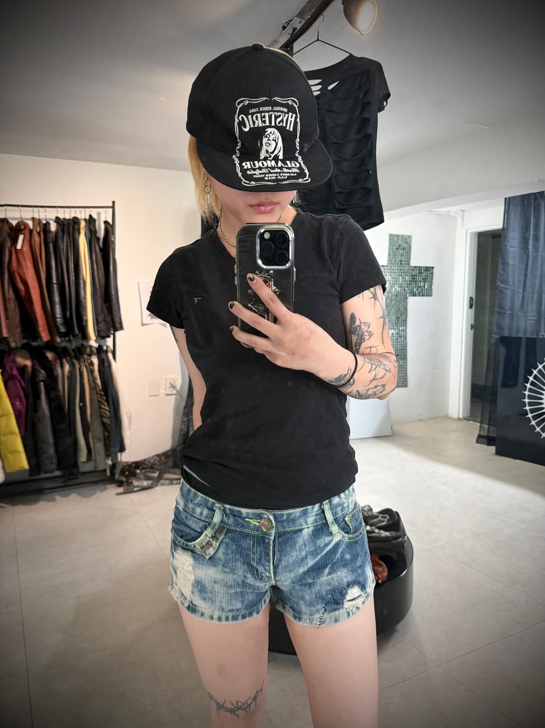 Stitch detailed washing denim shorts 상품이미지5
