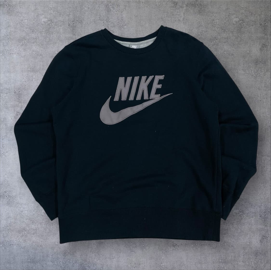 나이키 네이비 컬러 퓨추라 빅로고 맨투맨 상품이미지1