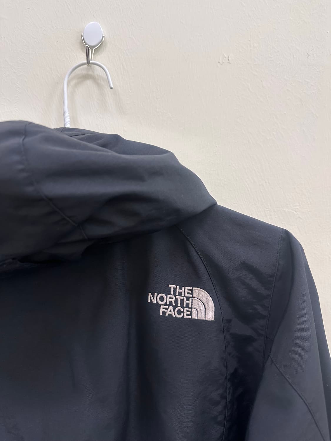 노스페이스 블랙 바람막이 상품이미지2