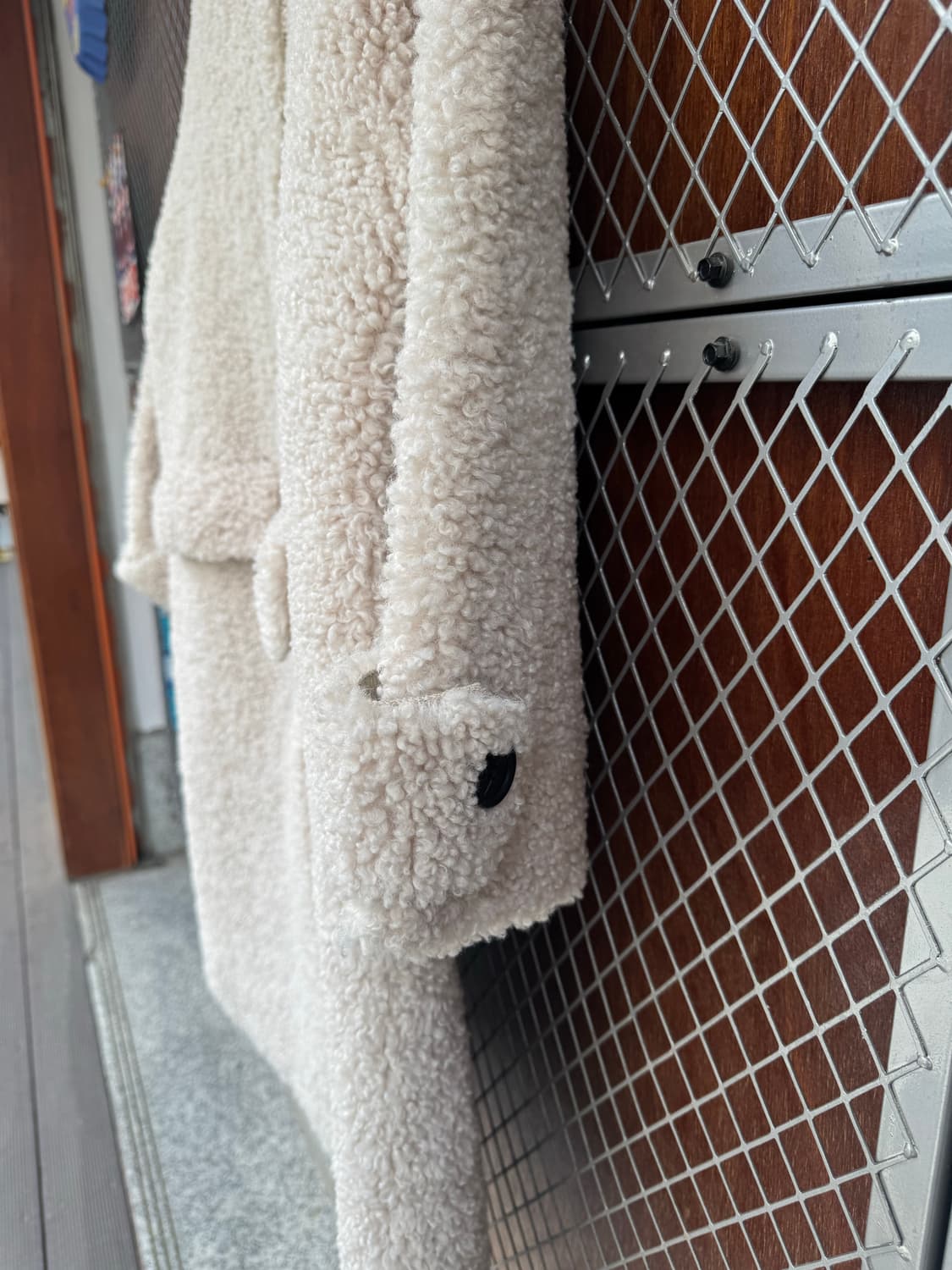 언앤써드미스테리 가죽 뽀글이 롱 덤플 코트 F 상품이미지3