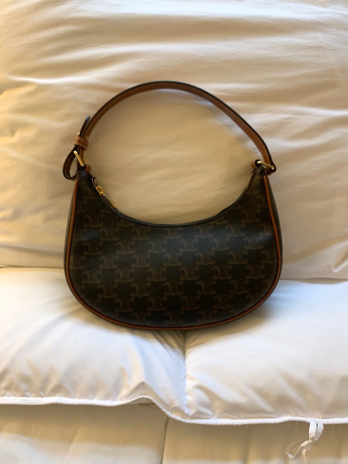 셀린느 트리오페 아바백 미듐 상품이미지1