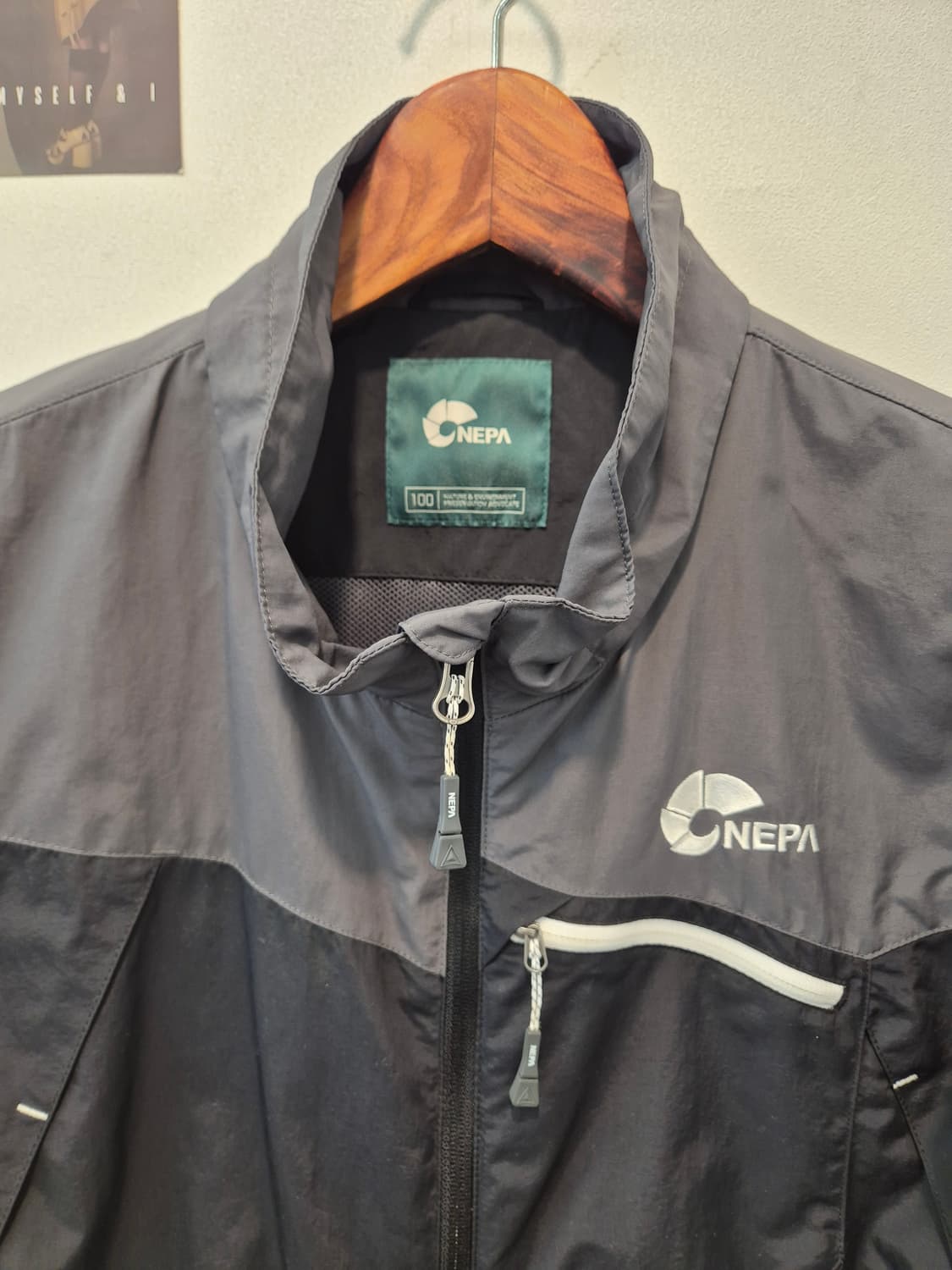네파  남성 감정 바람막이 자켓 100
사이즈  실측  가슴단면 53 상품이미지2