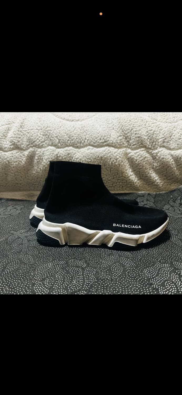 발렌시아가 스피드러너 검흰(오리지널 로고버전)EU38 245/250 상품이미지1