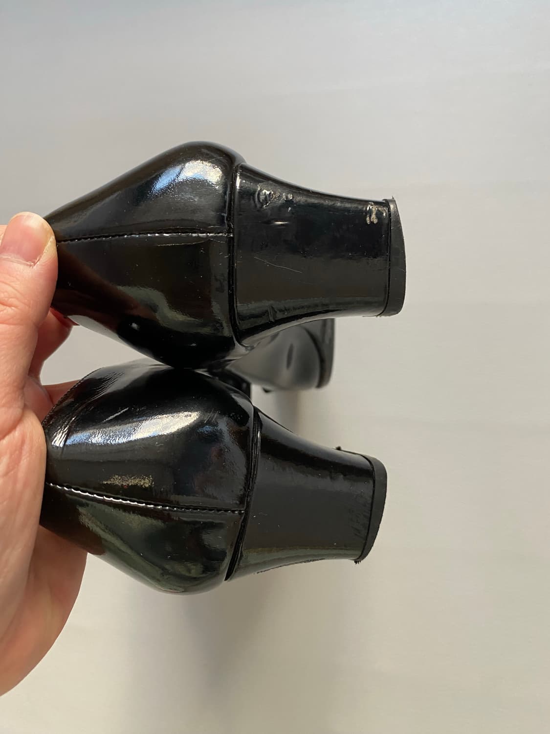 [페레가모] 블랙 에나멜 미들힐 펌프스 (6D / 230mm)(정품) 상품이미지3