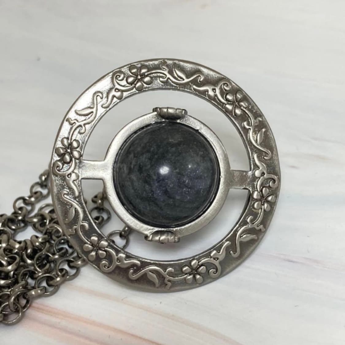 비비안웨스트우드 아카이브 그레이 크리스탈 3d orb팬던트 목걸이 상품이미지2