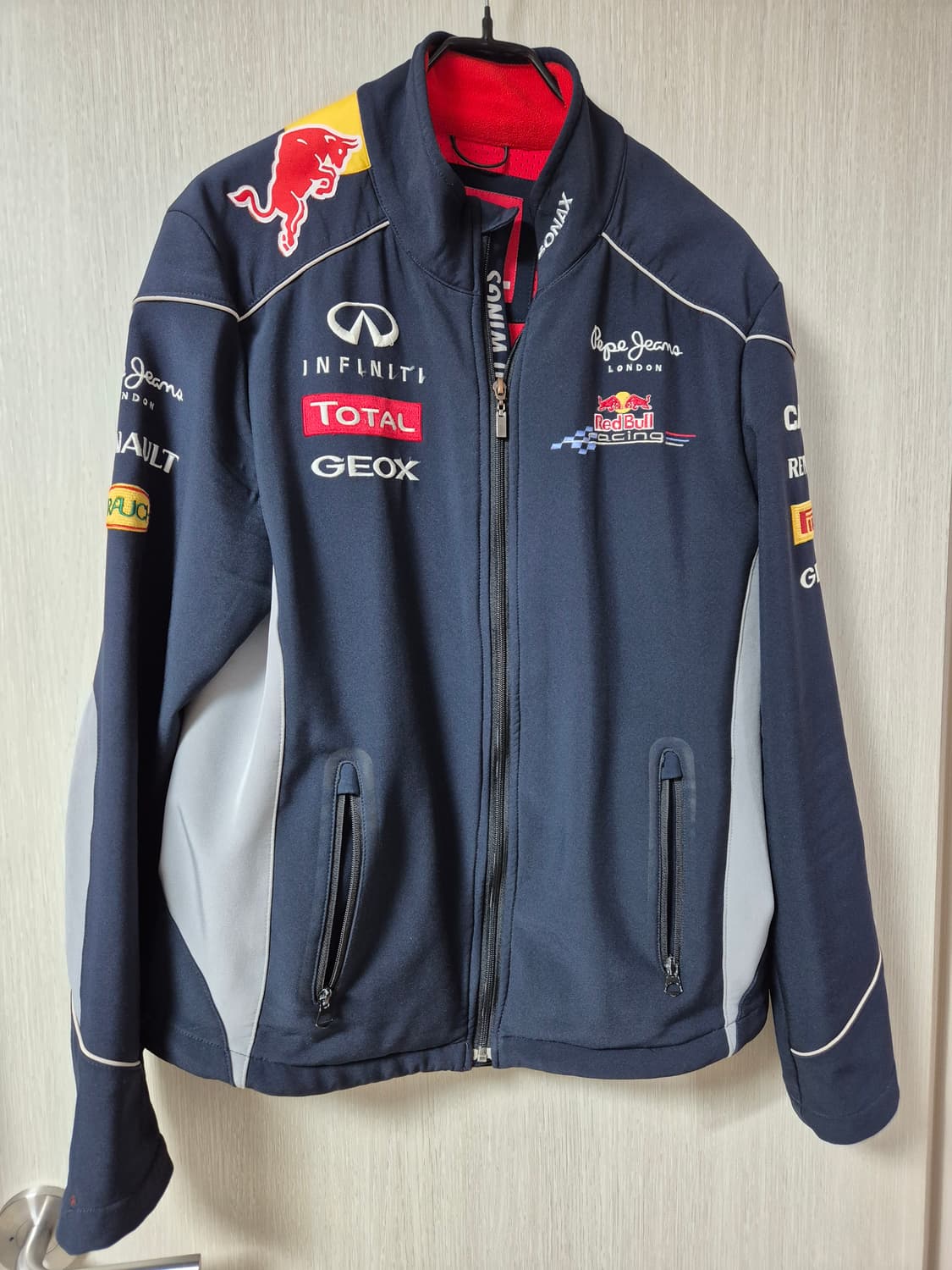 페페진스 레드불 레이싱 팀 자켓 
져지 집업 M  상품이미지1