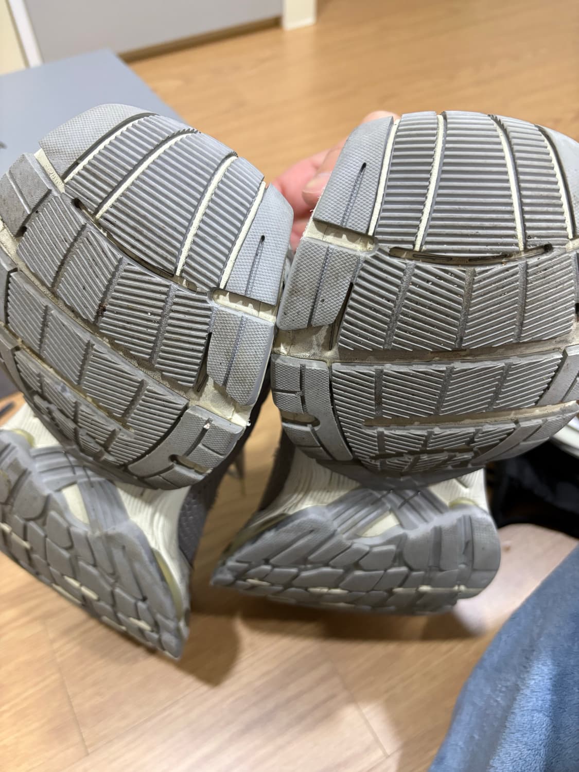 [43][급처]발렌시아가 스테이플러 베이지 상품이미지5