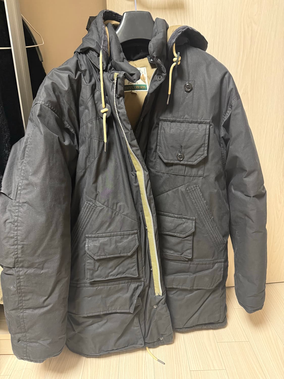 헨리코튼x스펙테이터 패딩 판매합니다. 상품이미지1